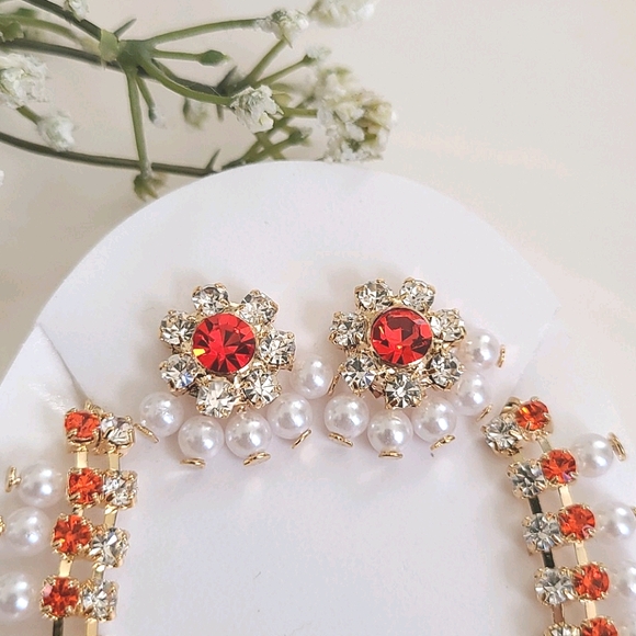 Necklace Set NIB - Picture 2 of 8